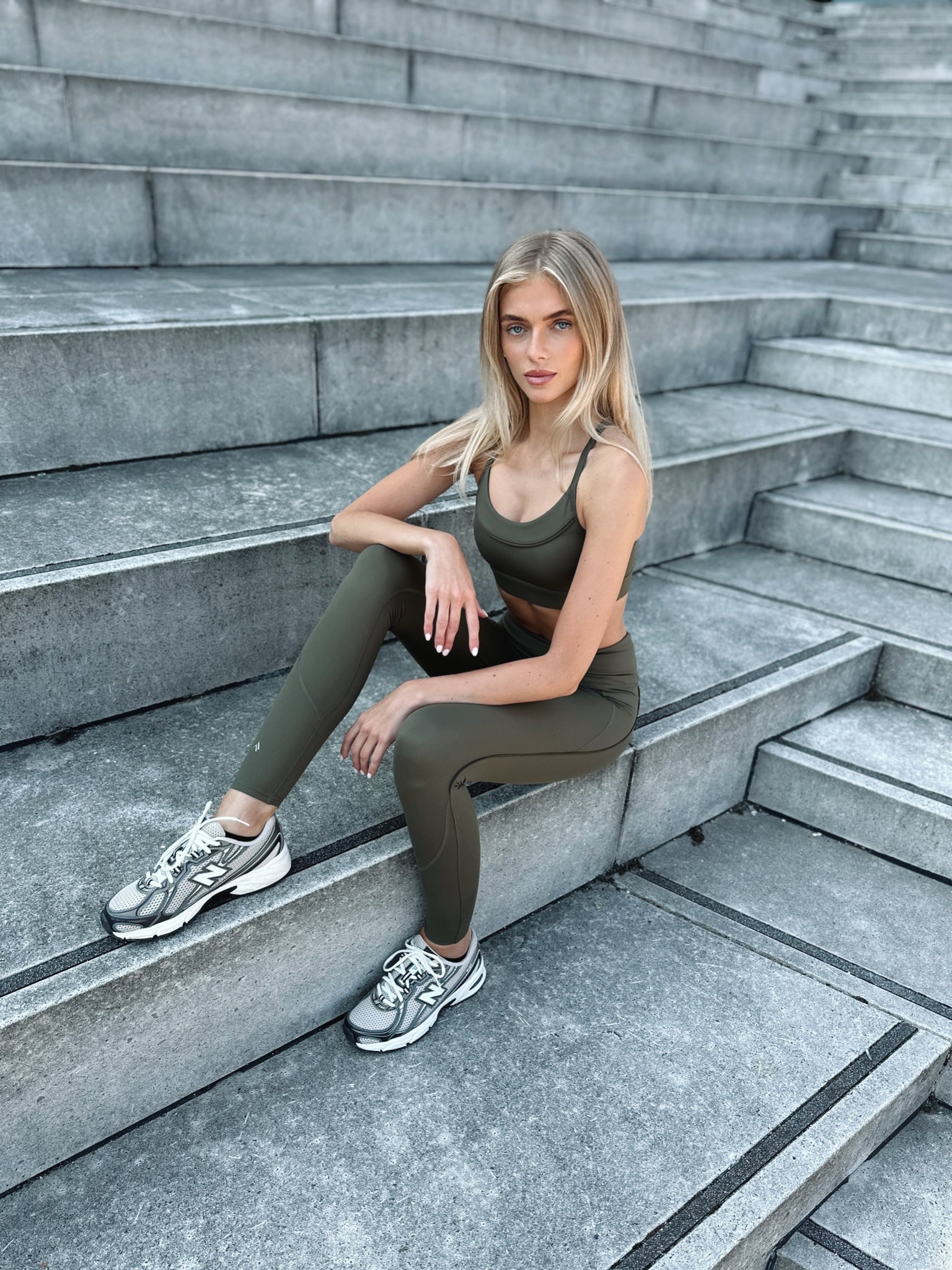 CENTRED LEGGINGS - OLIVE NIGHT