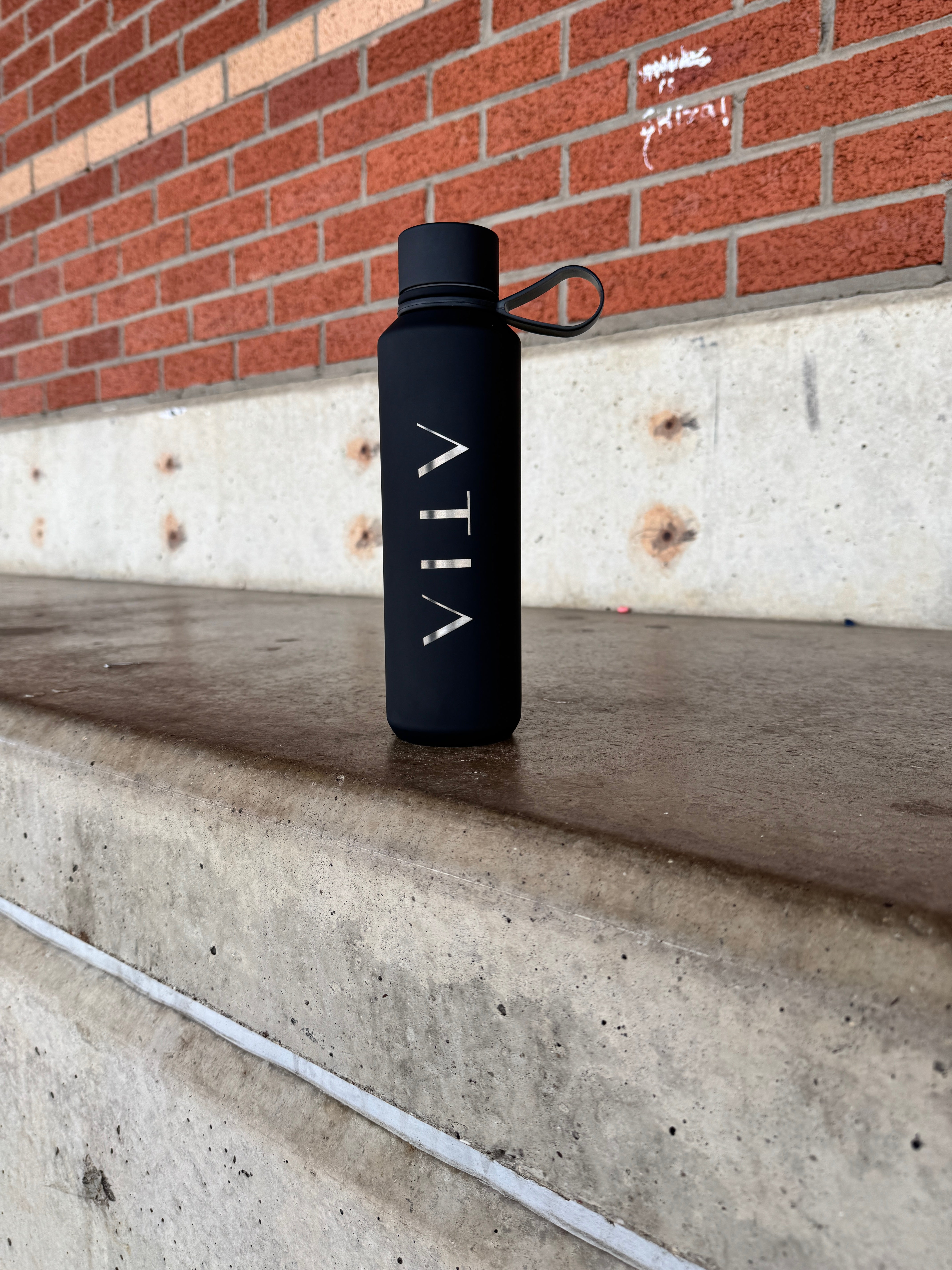 REVIVE STEEL WATER BOTTLE - BLACK