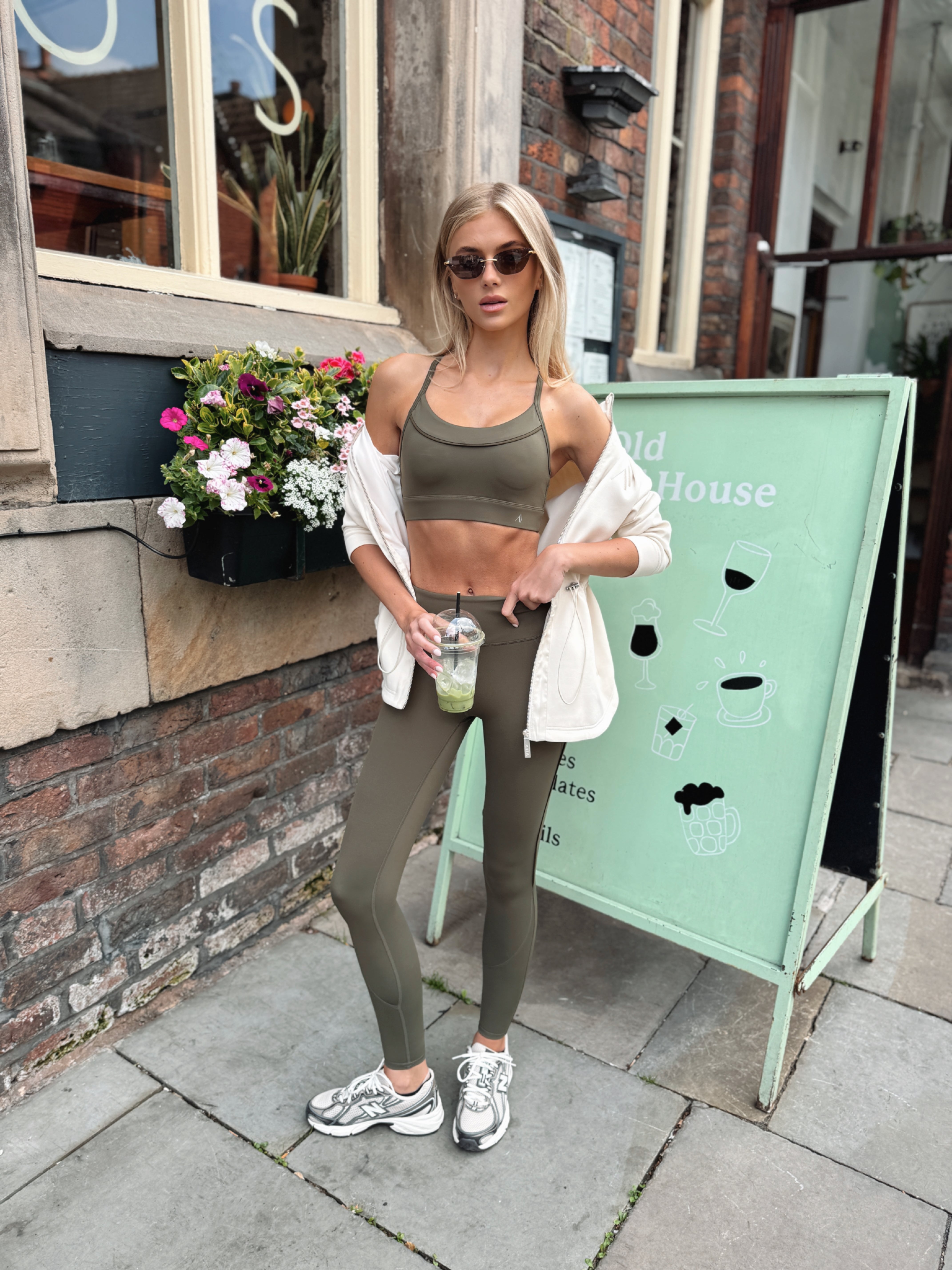 CENTRED SPORTS BRA - OLIVE NIGHT