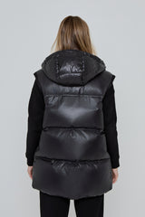 Model wearing DIRECTION 2 IN 1 GILET