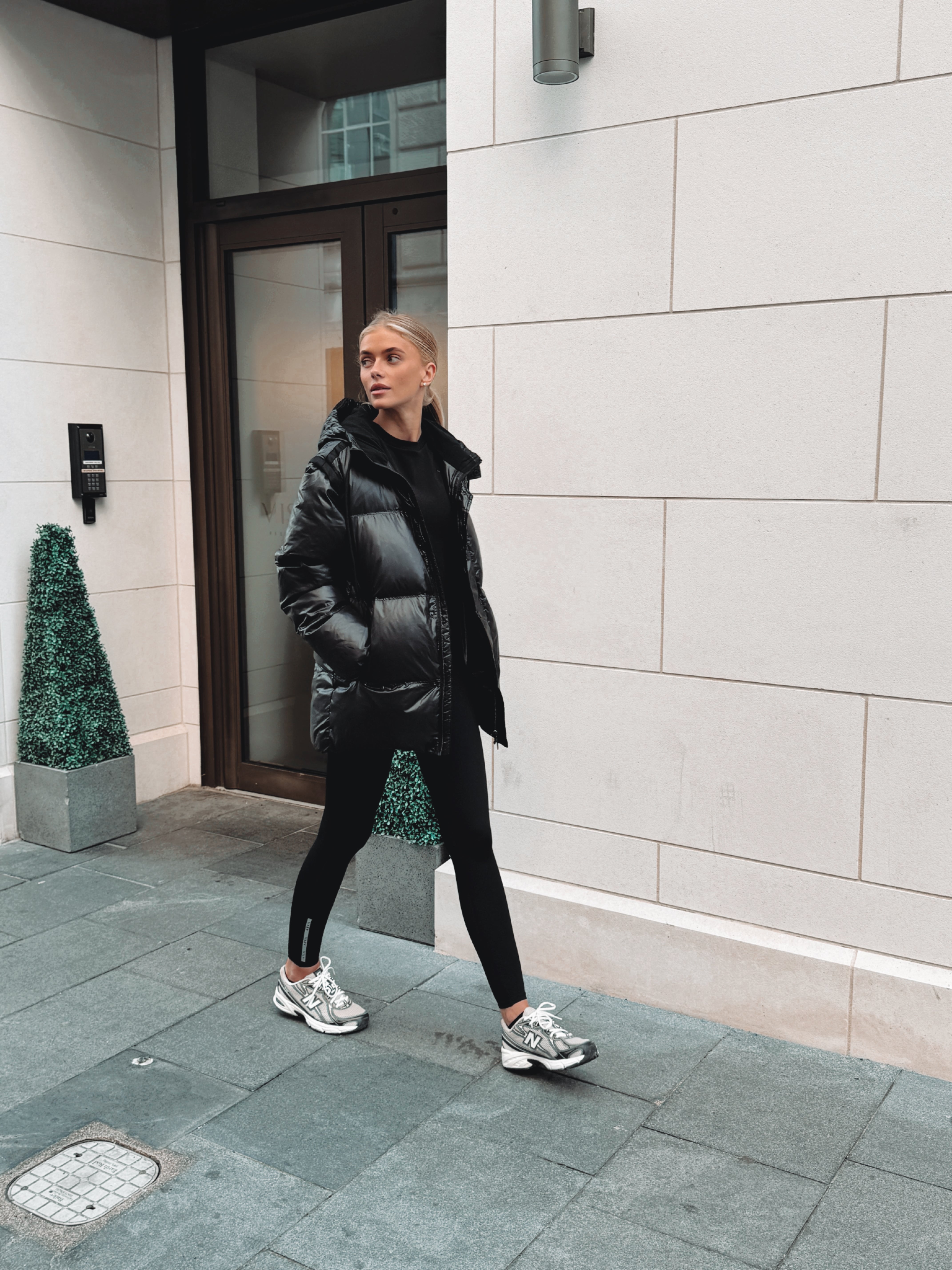 DISCOVERY 2 IN 1 DOWN FEATHER COAT / GILET - BLACK
