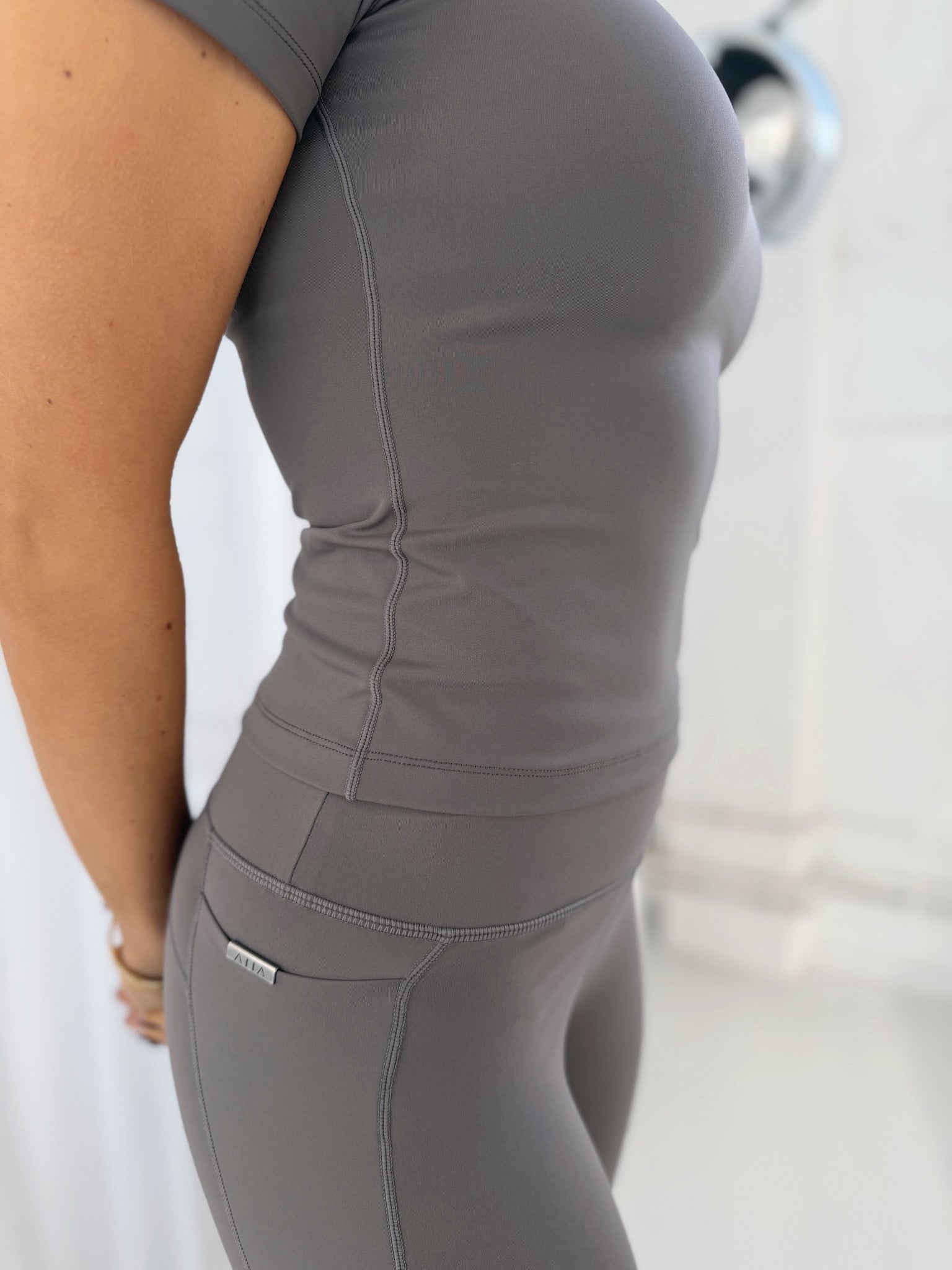 DEFINE SCULPT TEE - TRUFFLE