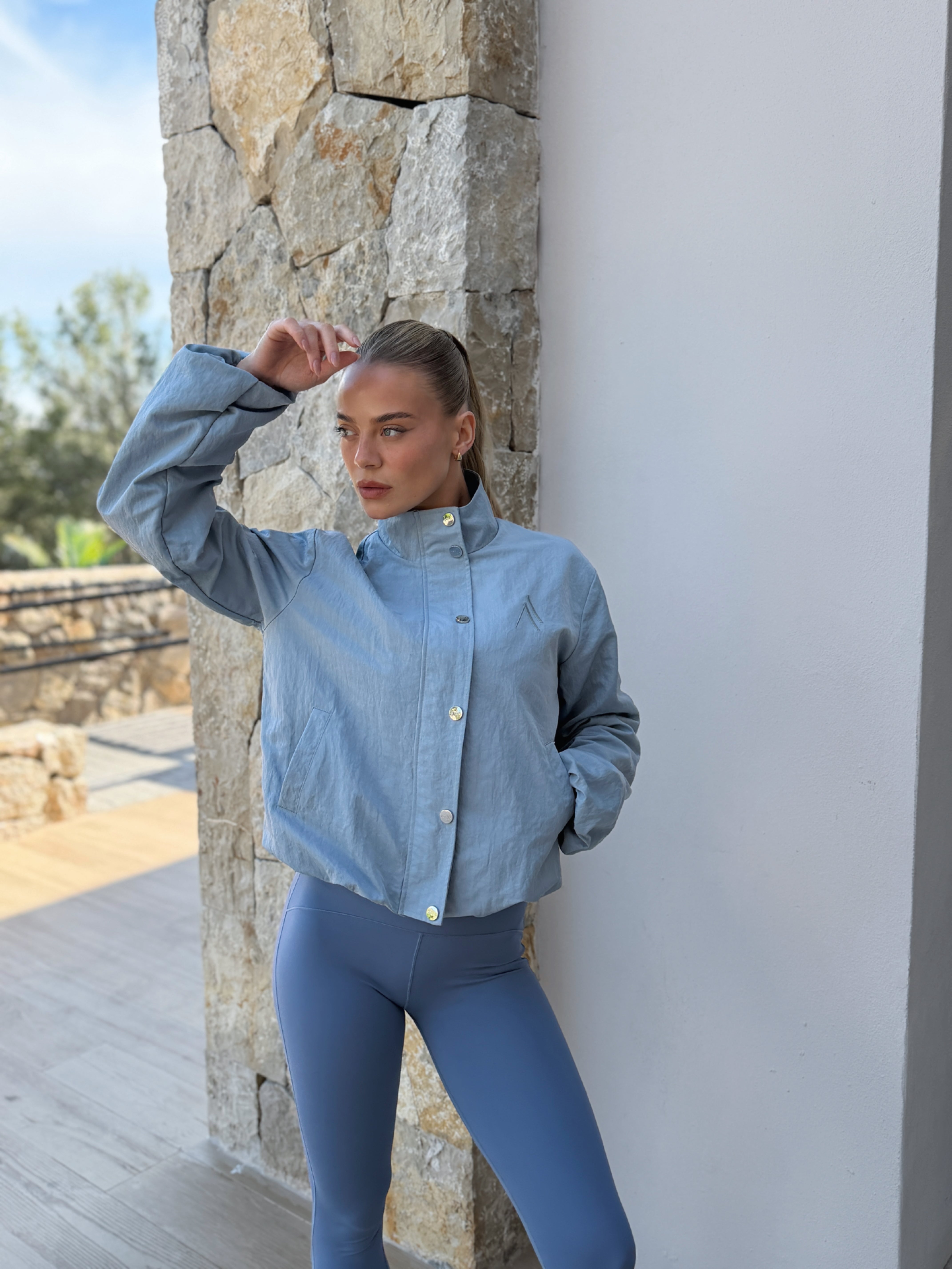 ELEVATION WINDBREAKER JACKET - SKY