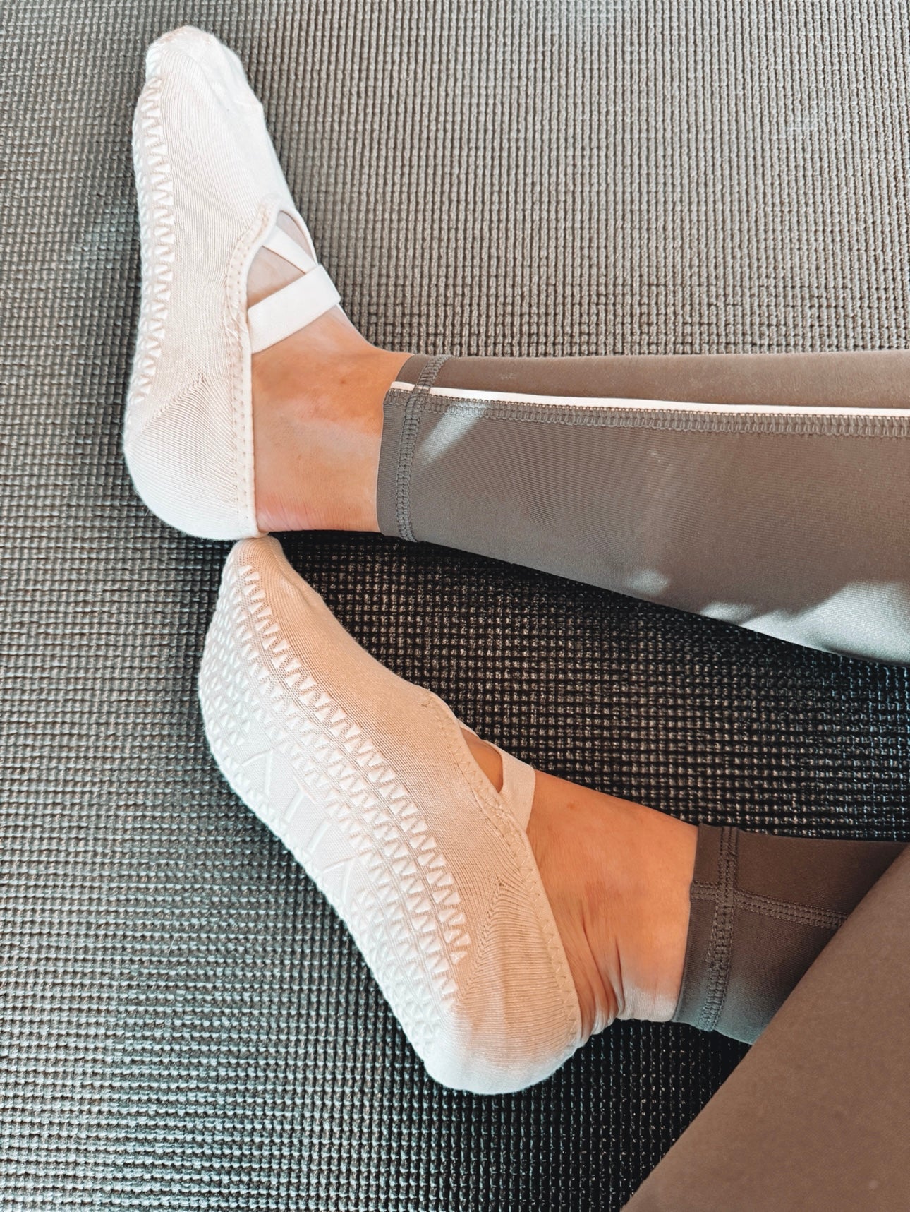 POINTE BALLERINA GRIP SOCKS - BISQUE