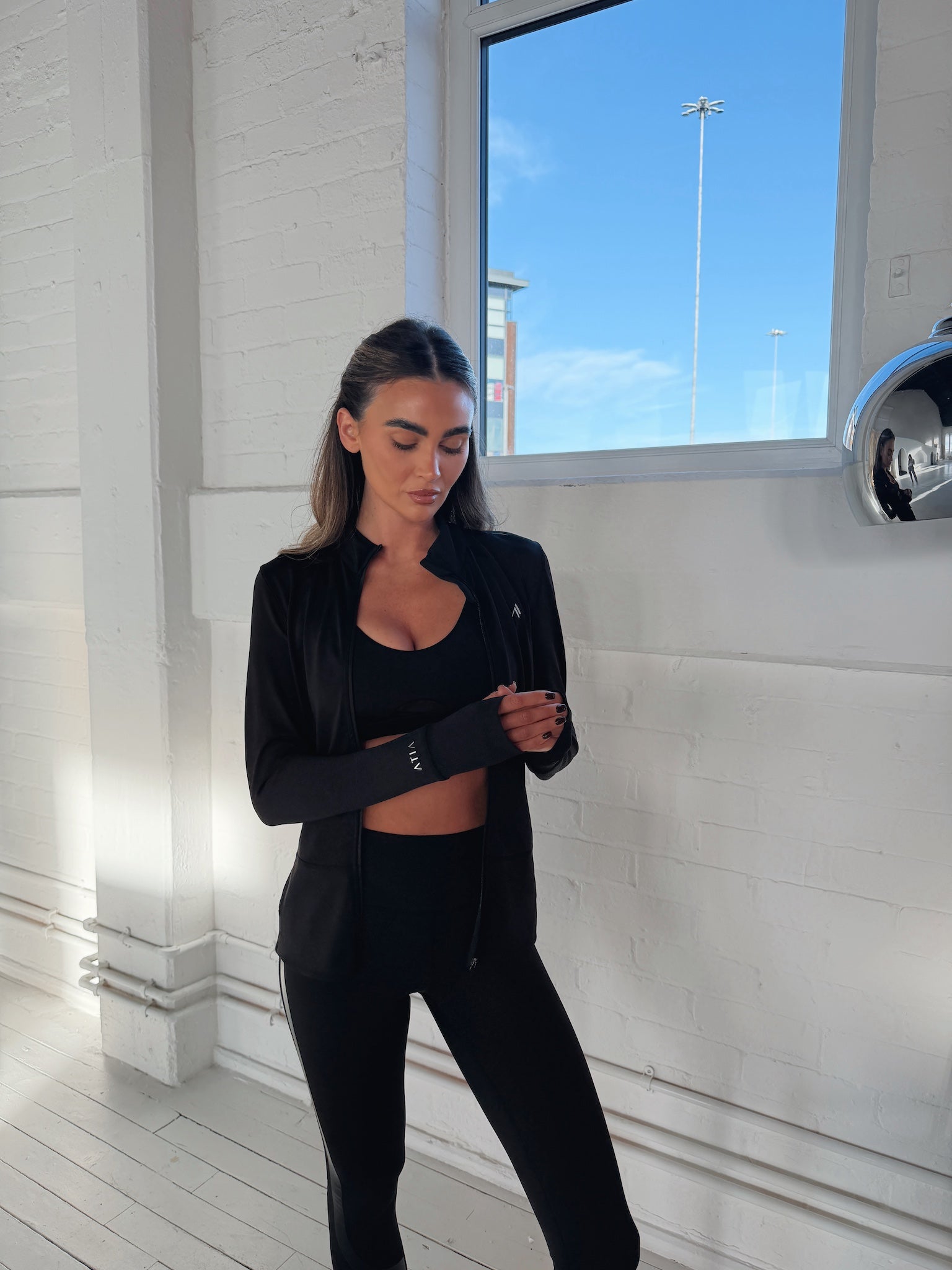 ASPIRE ZIP UP JACKET - BLACK