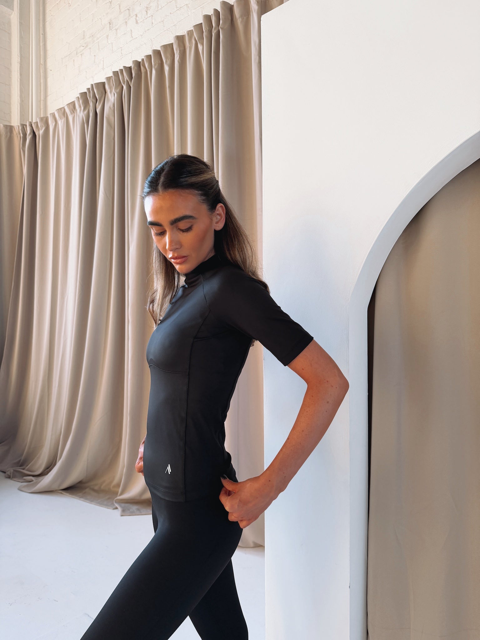 ACHIEVER SLIM FIT TOP - BLACK