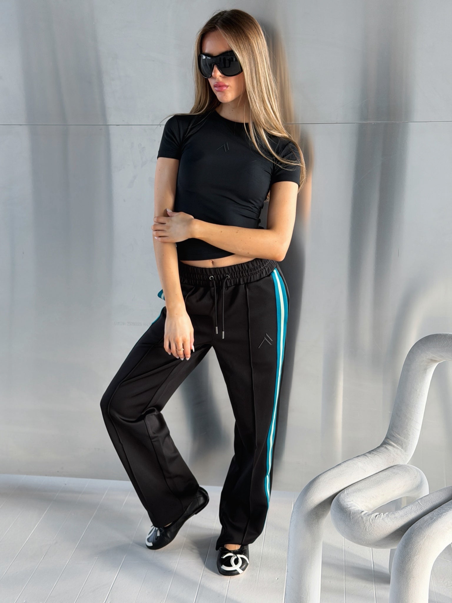MOMENTUM TRACK PANTS - BLACK