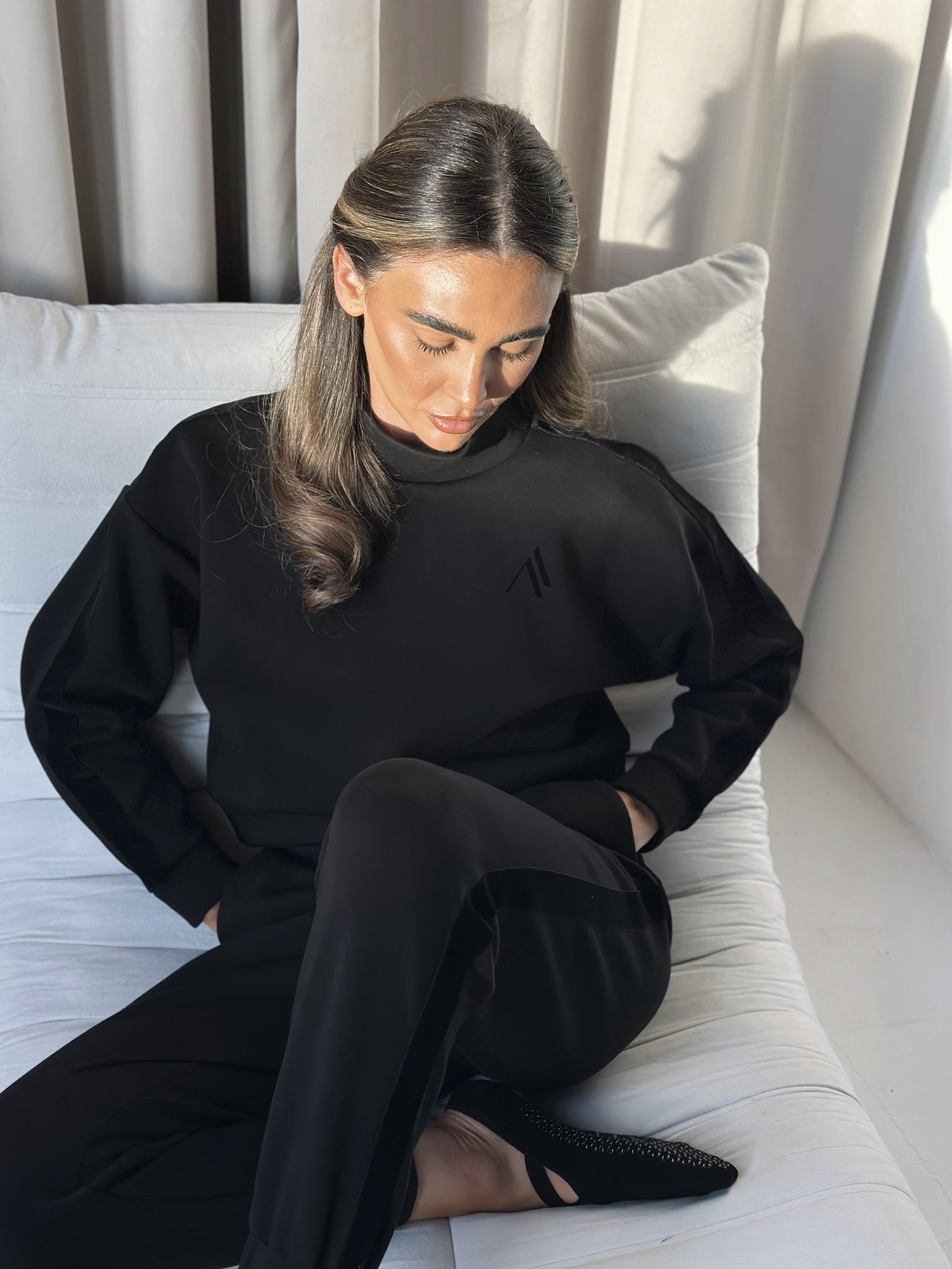 IMPACT CROP SWEATSHIRT - BLACK